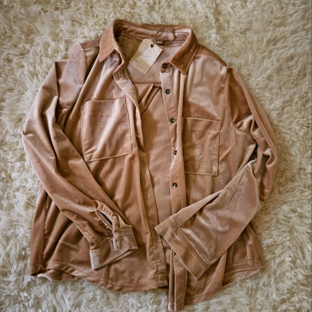 NWT Easel Button Down Small Top